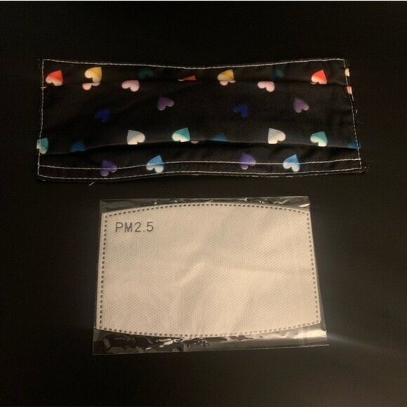 Womens Love Heart Print Adjustable Reusable Face Mask With 2 Filters - Picture 1 of 3